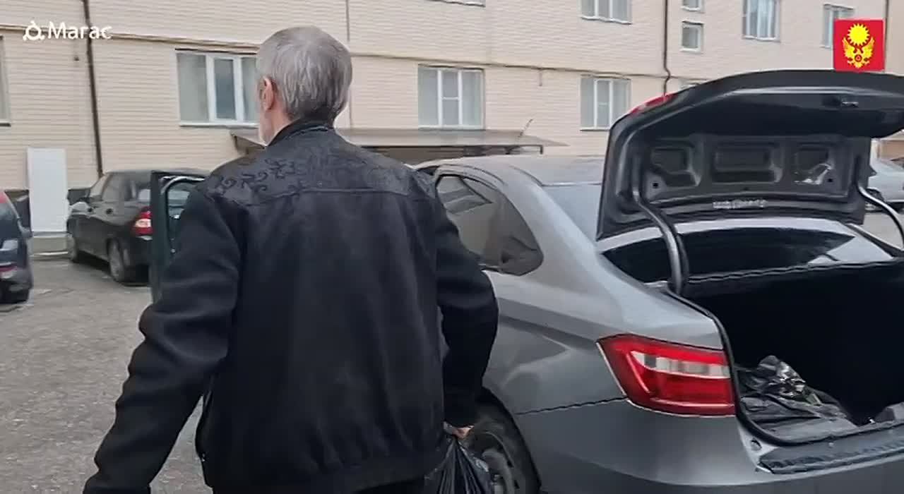 Сегодня, во второй день благотворительной акции «Мехка саг1а», организованной по инициативе главы республики в честь священного месяца Рамадан, в администрации Магаса были распределены продуктовые наборы среди нуждающихся