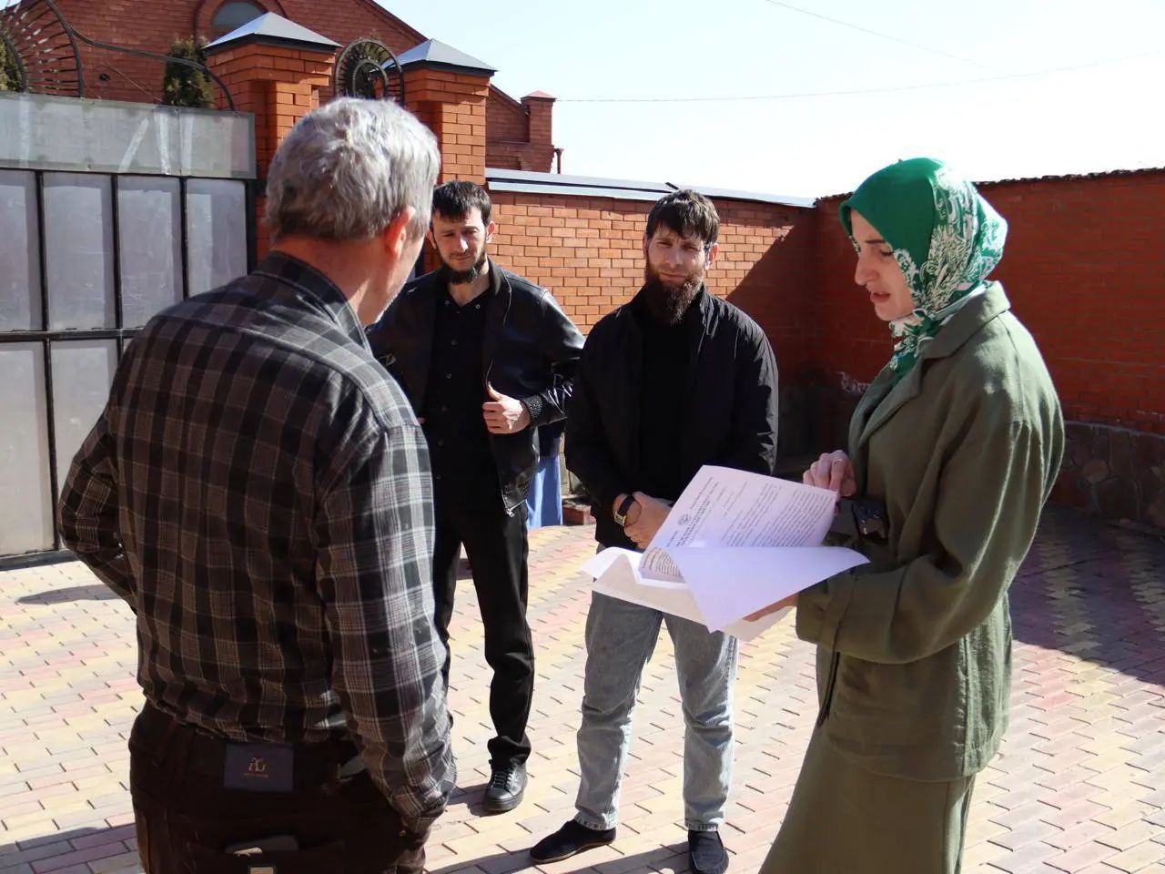 Сотрудники фонда «Защитники Отечества» навестили семью участника СВО, пропавшего без вести