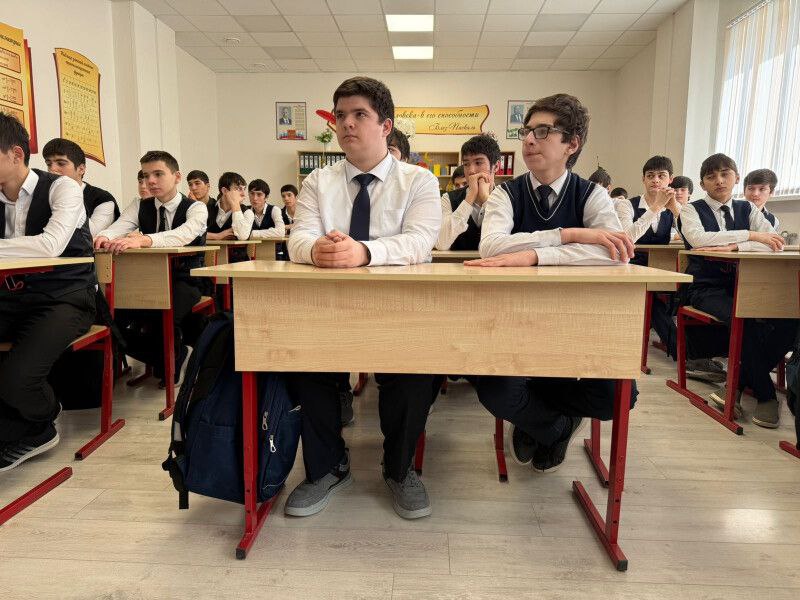 В Сунже полицейский рассказал школьникам об угрозе экстремизма и терроризма В Сунже полицейский рассказал школьникам об угрозе экстремизма и терроризма