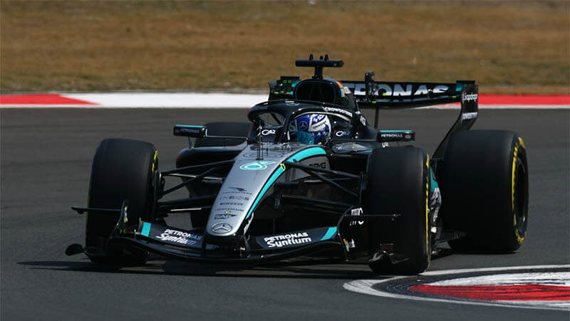 Рассел завоевал поул для спринта в Китае, опередив Антонелли