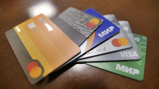 Почему исчезают деньги с забытых карт и как избежать неприятных сюрпризов