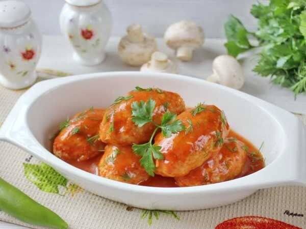 Ленивые голубцы в нежном сливочно-томатном соусе: идеальный семейный ужин