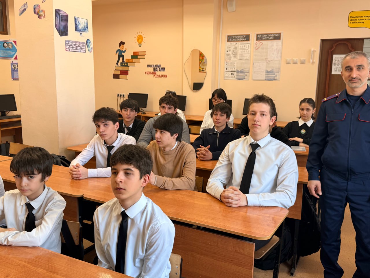 Руководитель отделения кадров следственного управления СК России по Республике Ингушетия провел профилактическую беседу для учащихся профильного кадетского класса Руководитель отделения кадров следственного управления СК России по Республике Ингушетия провел профилактическую беседу для учащихся профильного кадетского класса