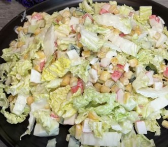 Легкие и вкусные салаты: два простых рецепта для идеального ужина