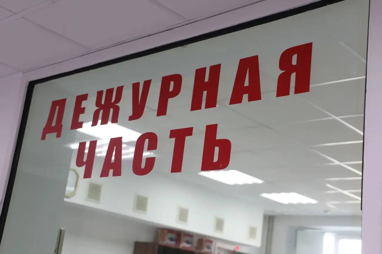 «У окон дежурной части лежал боевик, у двери – неразорвавшаяся граната. Я дежурил сутки под открытым небом» «У окон дежурной части лежал боевик, у двери – неразорвавшаяся граната. Я дежурил сутки под открытым небом»
