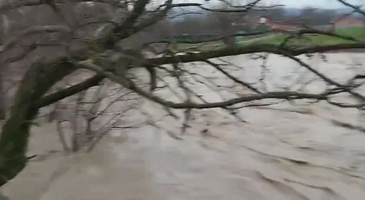 По состоянию на 6 часов утра 29 марта уровень воды в реке Сунжа начал опускаться, однако ситуация остается критической