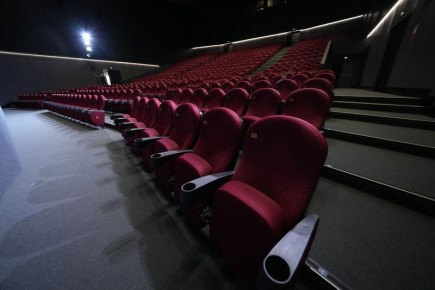 Кино в России: Путин призывает Минкульт к быстрому решению о квотах на иностранные фильмы