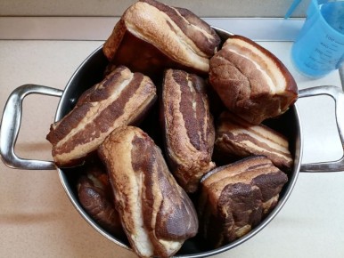 Погружение в мир копчения: как приготовить вкуснейшую грудинку