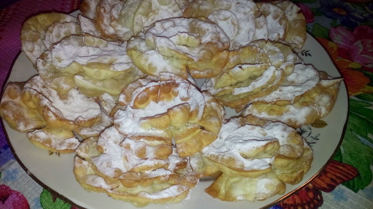 Как из ничего приготовить хрустящий хворост: секреты идеального десерта