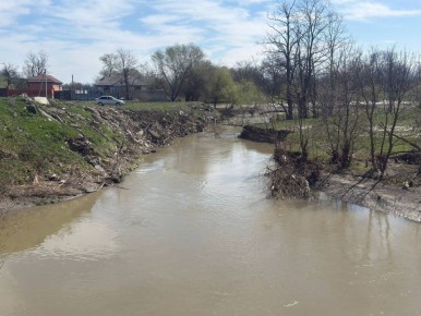 В связи со штормовым предупреждением об ухудшении погодных условий, в период с 18:00 3 апреля и до утра 6 апреля 2026 года на территории республики ожидаются сильные дожди, что может привести к возможному поднятию уровня...