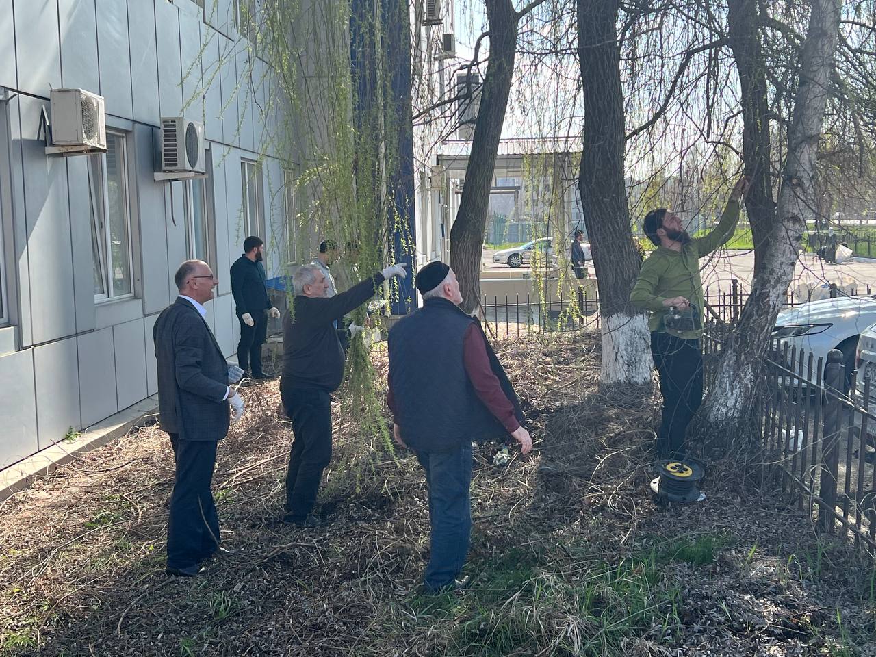 Сотрудники МЧС Республики Ингушетия приняли участие в общереспубликанском субботнике Сотрудники МЧС Республики Ингушетия приняли участие в общереспубликанском субботнике