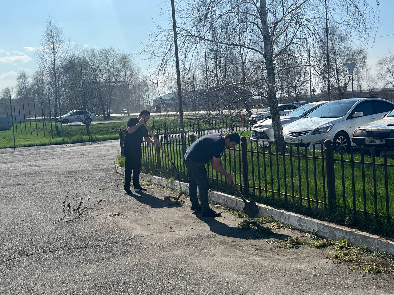 Сотрудники МЧС Республики Ингушетия приняли участие в общереспубликанском субботнике Сотрудники МЧС Республики Ингушетия приняли участие в общереспубликанском субботнике