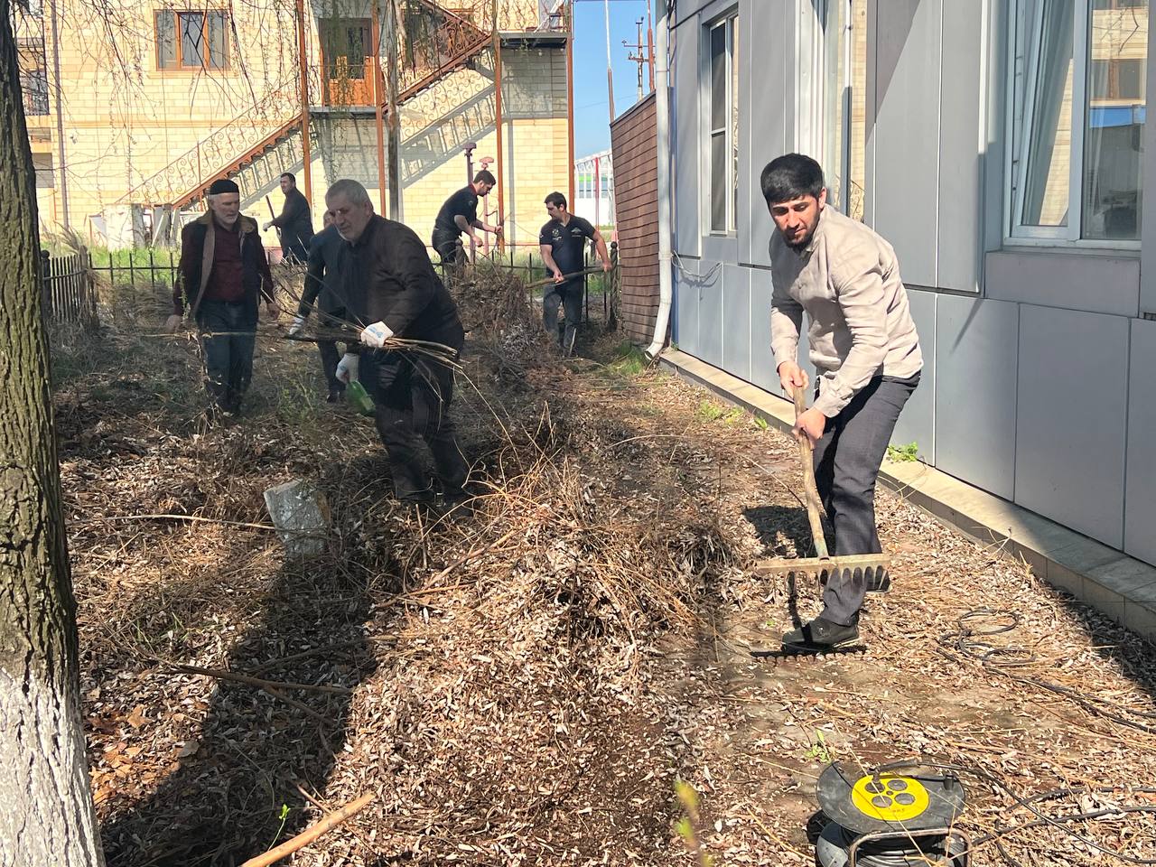 Сотрудники МЧС Республики Ингушетия приняли участие в общереспубликанском субботнике Сотрудники МЧС Республики Ингушетия приняли участие в общереспубликанском субботнике