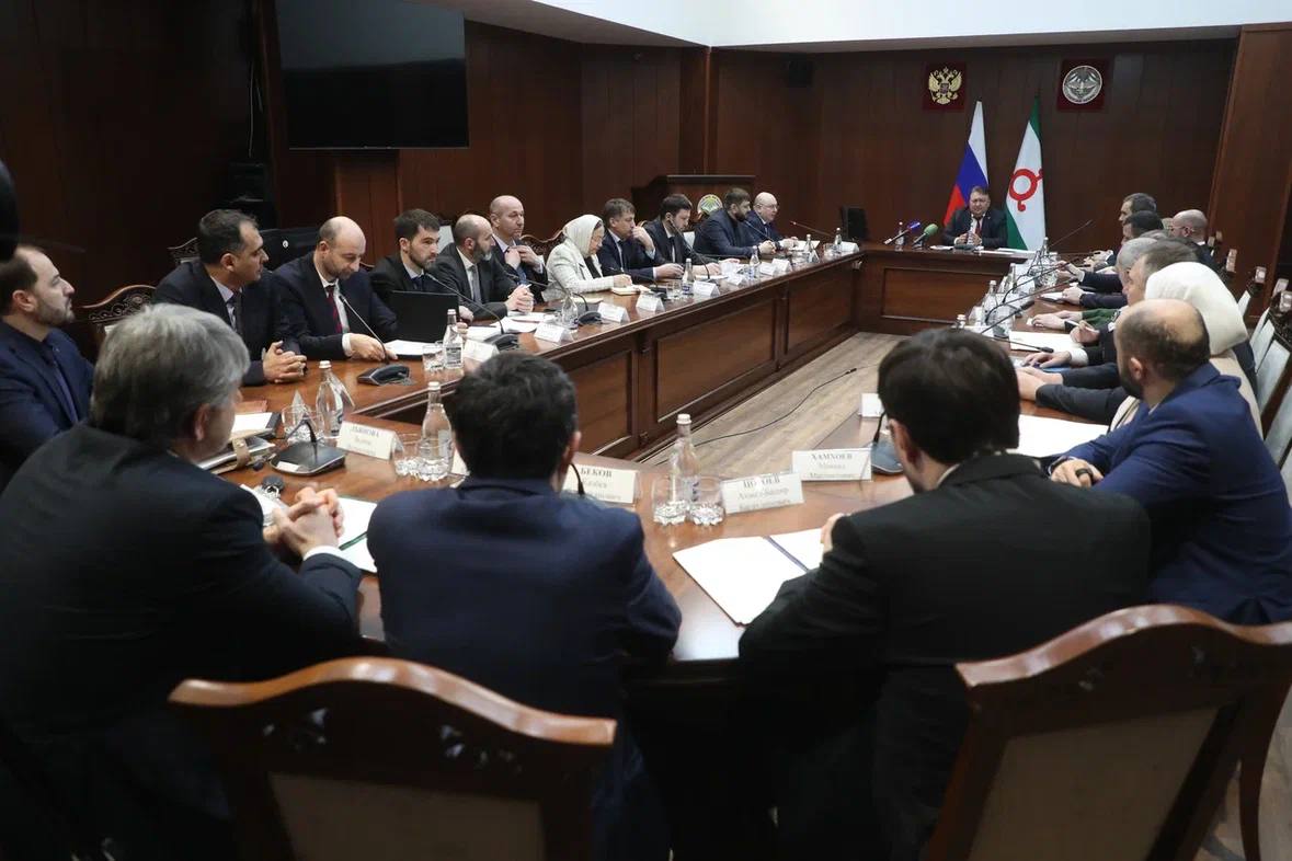 Под председательством премьер-министра Владимира Сластенина состоялось заседание Правительства республики