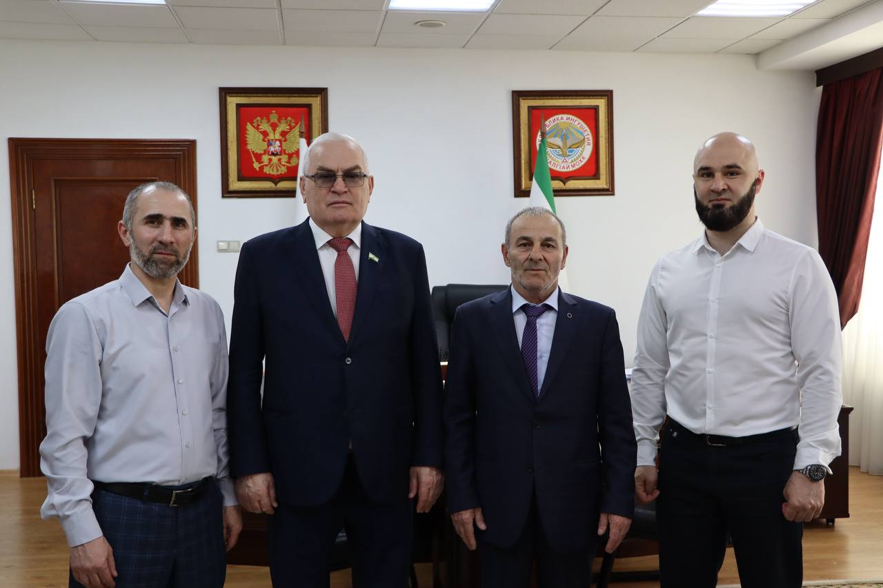 Председатель Народного Собрания Магомет Тумгоев провел рабочую встречу с полномочными представителями Республики Ингушетия в Северо-Западном, Сибирском федеральных округов и Новгородской области Председатель Народного Собрания Магомет Тумгоев провел рабочую встречу с полномочными представителями Республики Ингушетия в Северо-Западном, Сибирском федеральных округов и Новгородской области