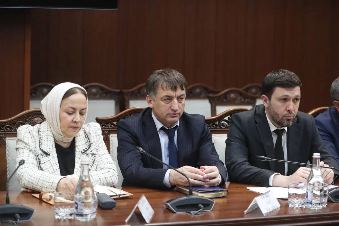 Под председательством премьер-министра Владимира Сластенина состоялось заседание Правительства республики Под председательством премьер-министра Владимира Сластенина состоялось заседание Правительства республики