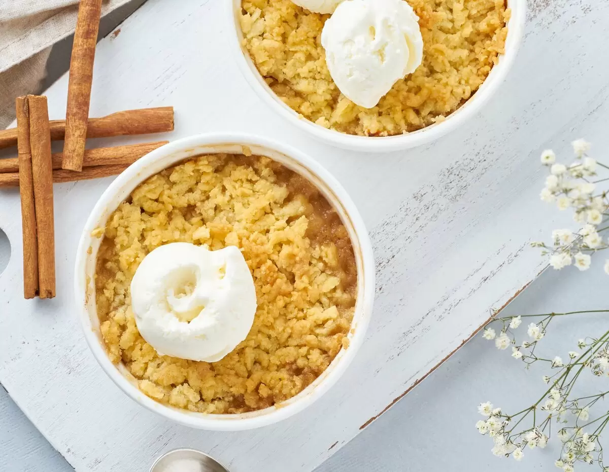 Насыпной сметанный пирог с овсянкой: полезный десерт для всей семьи