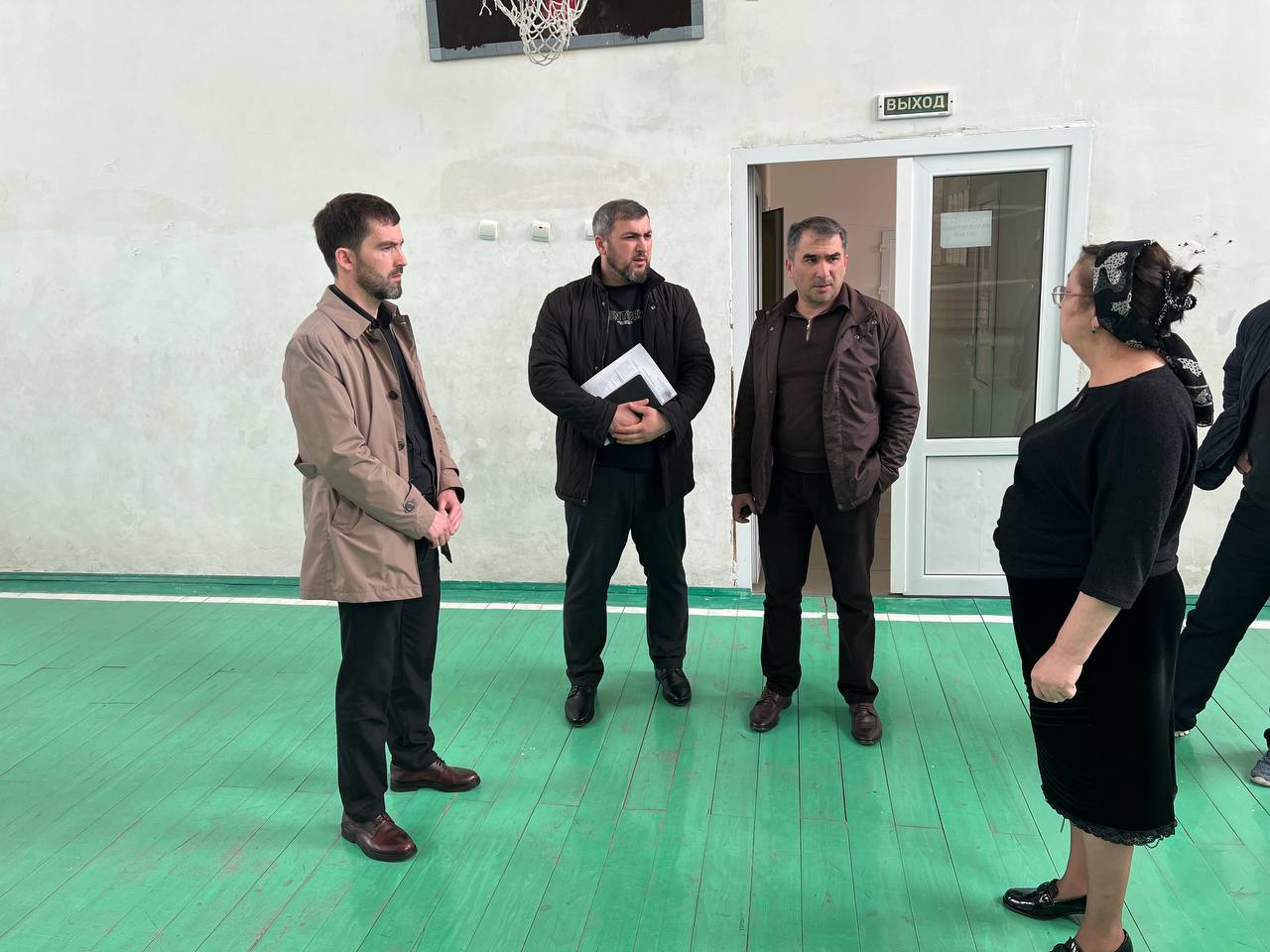 Проверка готовности пунктов временного размещения в г. Сунжа, в Сунженском районе и г. Карабулак. Сотрудники МЧС Республики Ингушетия во главе с И.о. министра по делам гражданской обороны и чрезвычайным ситуациям Республики... Проверка готовности пунктов временного размещения в г. Сунжа, в Сунженском районе и г. Карабулак. Сотрудники МЧС Республики Ингушетия во главе с И.о. министра по делам гражданской обороны и чрезвычайным ситуациям Республики...