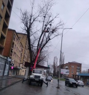 В Карабулаке ремонтируют уличное освещение