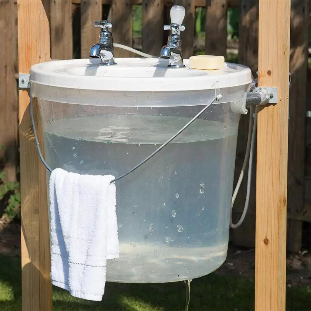Простой умывальник из канистры: быстрый и удобный способ обеспечить дачный комфорт