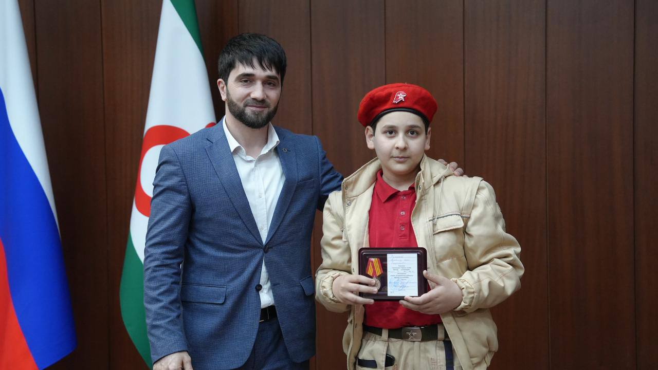 В Правительстве Ингушетии состоялась церемония награждения участников движения «Юнармия» В Правительстве Ингушетии состоялась церемония награждения участников движения «Юнармия»