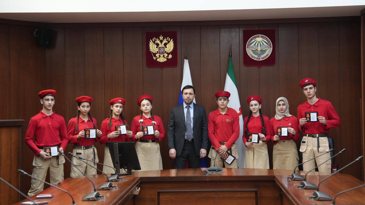 В Правительстве Ингушетии состоялась церемония награждения участников движения «Юнармия» В Правительстве Ингушетии состоялась церемония награждения участников движения «Юнармия»