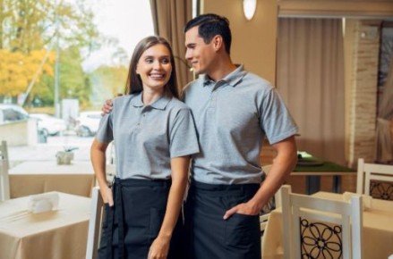 Влияние униформы официантов на восприятие клиентов: шокирующие результаты исследования