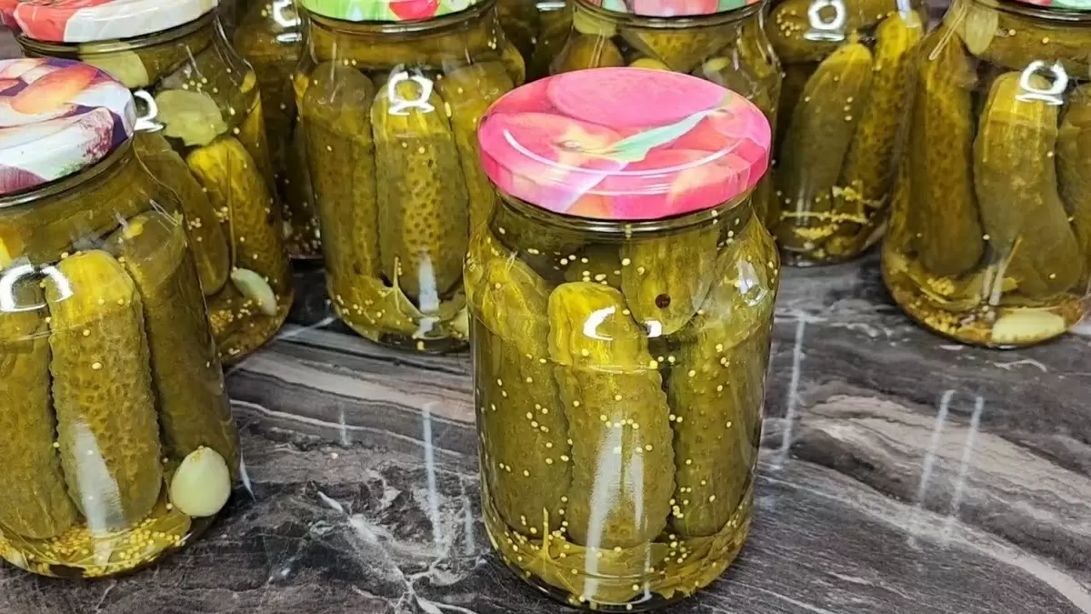 Как приготовить хрустящие маринованные огурцы на зиму