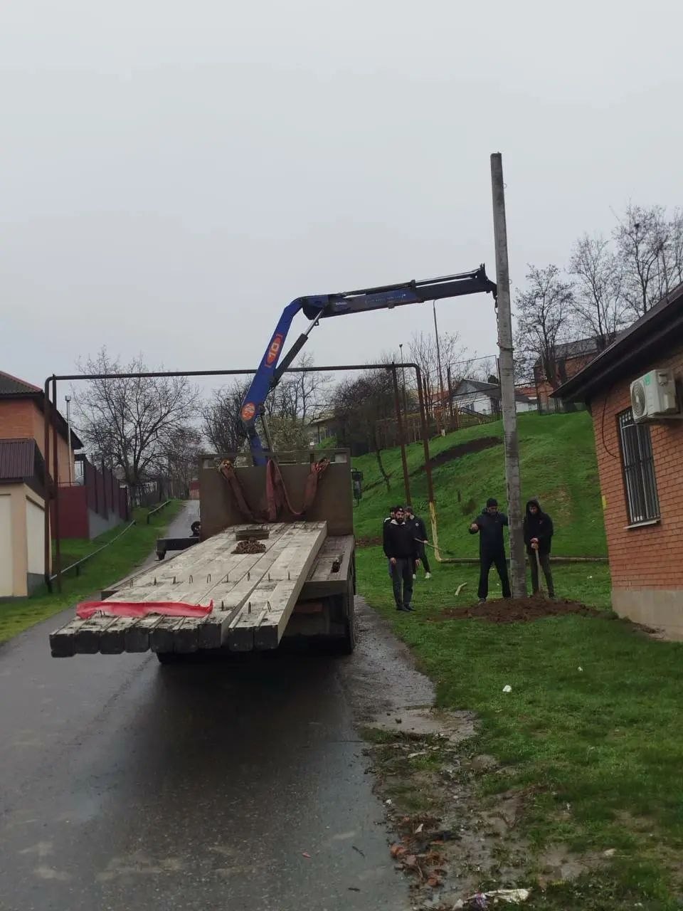 В селе Инарки модернизируют освещение на улицах Гагарина и Фрунзе по поручению главы района