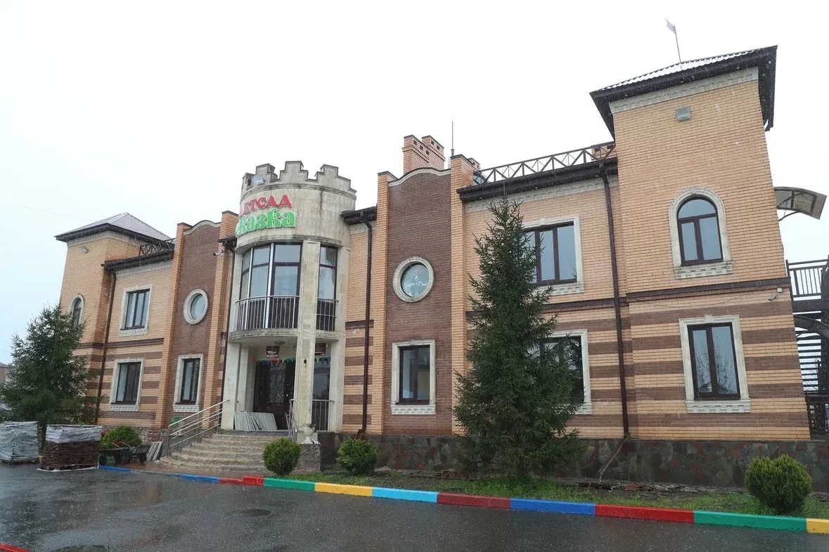 Махмуд-Али Калиматов: В Магасе ведется капитальный ремонт детского сада «Сказка им. Арапхановой М.И.» в рамках национального проекта «Семья», инициированного Президентом России, и регионального проекта «Поддержка семьи»