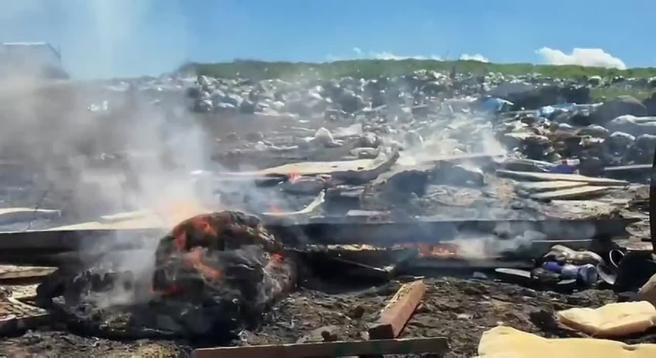 В с.п. Долаково ведется работа по ликвидации несанкционированной свалки