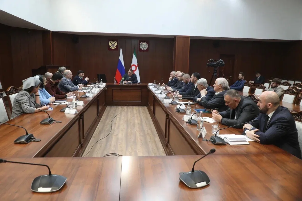 В Магасе под председательством премьер-министра республики Владимира Сластенина состоялось заседание межведомственной рабочей группы по вопросам обращения с отходами производства и потребления В Магасе под председательством премьер-министра республики Владимира Сластенина состоялось заседание межведомственной рабочей группы по вопросам обращения с отходами производства и потребления