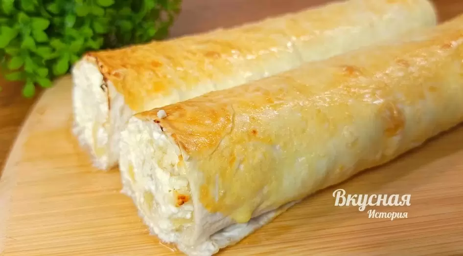 Быстрый и вкусный завтрак: рулетики из лаваша с творогом и бананом