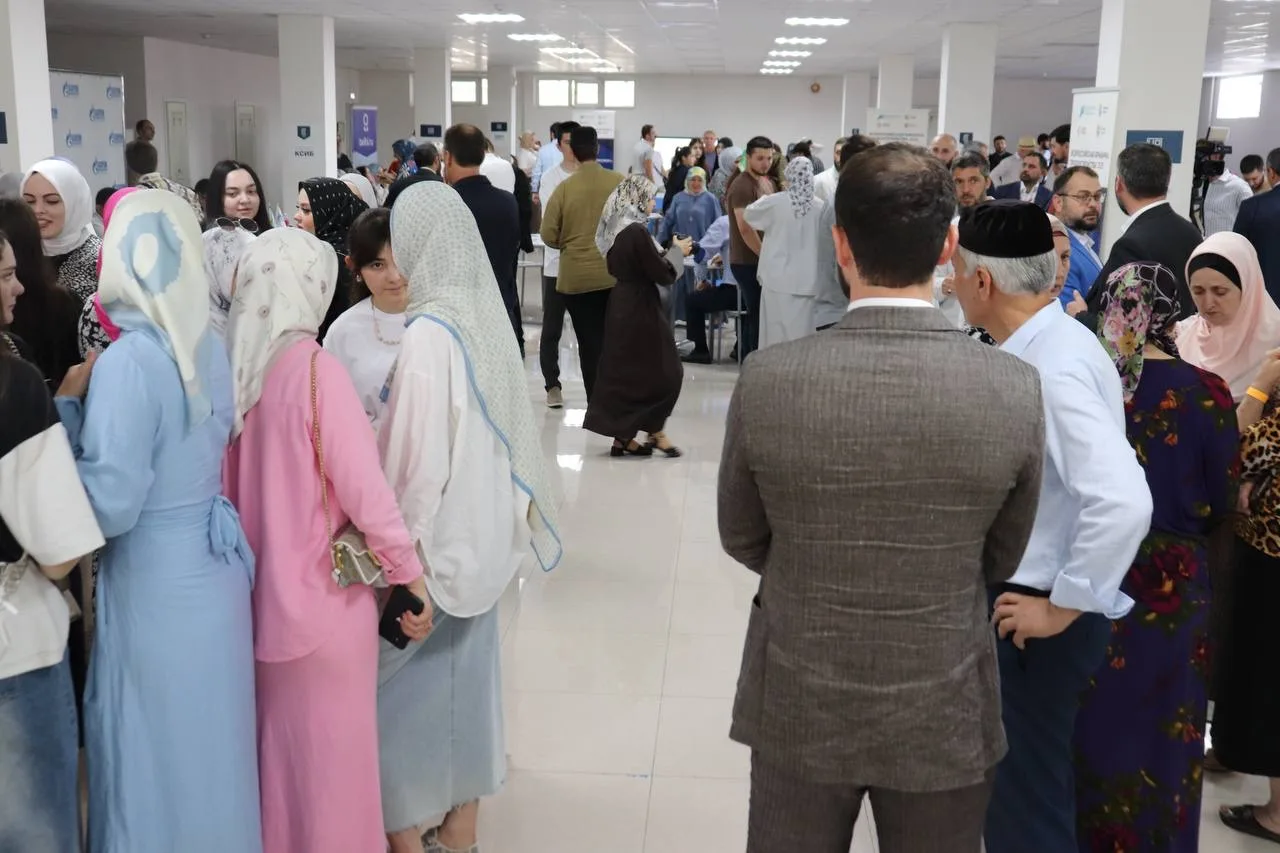 Махмуд-Али Калиматов: 17 апреля в республике пройдет региональный этап Всероссийской ярмарки трудоустройства «Работа России Махмуд-Али Калиматов: 17 апреля в республике пройдет региональный этап Всероссийской ярмарки трудоустройства «Работа России