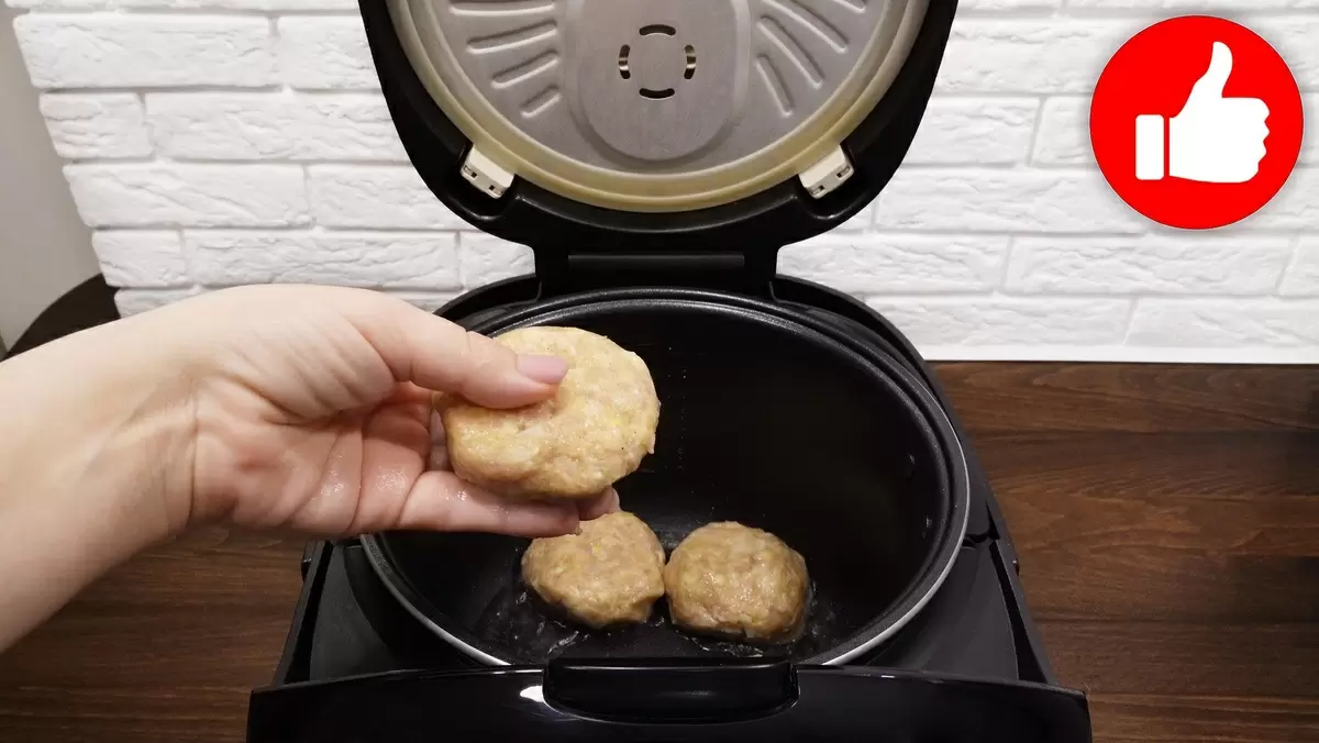 Как приготовить нежные куриные котлеты с майонезом в мультиварке: рецепт на любой случай
