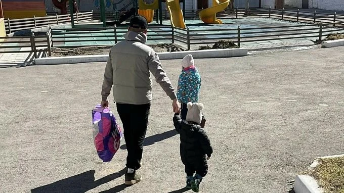 Участник СВО забрал двоих детей из дома ребенка