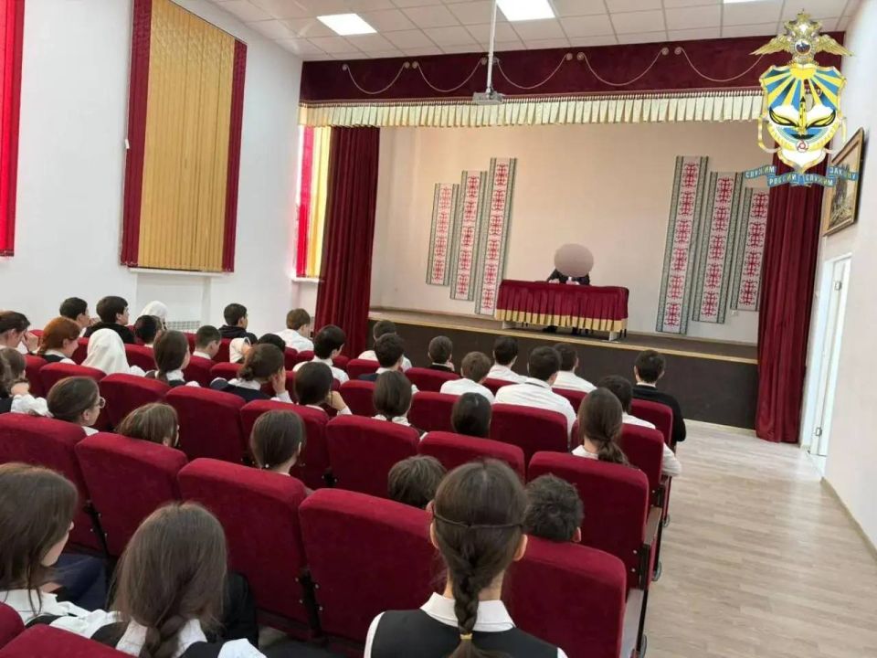 В Назрани полицейский рассказал школьникам об угрозе терроризма и экстремизма В Назрани полицейский рассказал школьникам об угрозе терроризма и экстремизма
