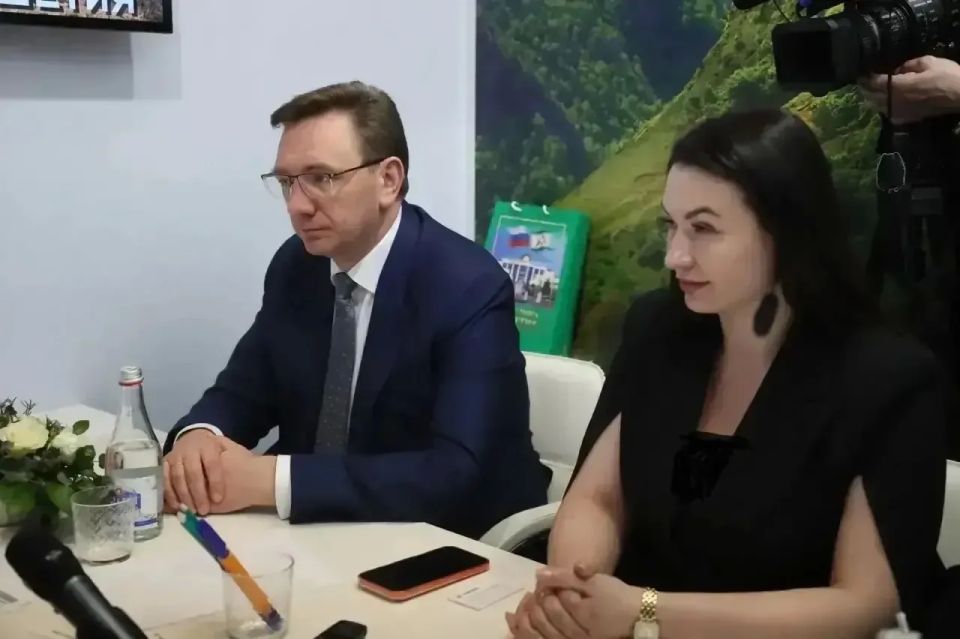 Махмуд-Али Калиматов: Провёл рабочую встречу с первым вице-президентом Газпромбанка Олегом Мельниковым и руководителем Южного макрорегиона банка Даниилом Лейчинко Махмуд-Али Калиматов: Провёл рабочую встречу с первым вице-президентом Газпромбанка Олегом Мельниковым и руководителем Южного макрорегиона банка Даниилом Лейчинко