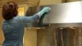 Зачем чистить вытяжку? Последствия запущенной вентиляции на кухне