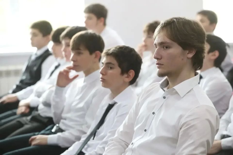 Глава Ингушетии провел «Разговор о важном» со школьниками Сунжи Глава Ингушетии провел «Разговор о важном» со школьниками Сунжи