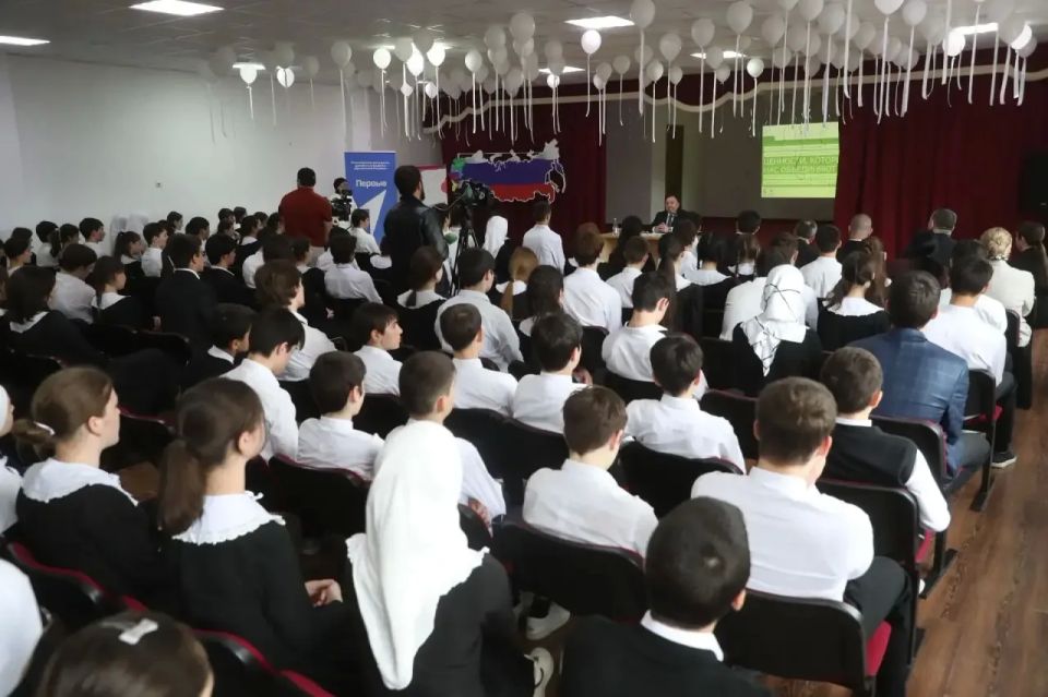 Глава Ингушетии провел «Разговор о важном» со школьниками Сунжи Глава Ингушетии провел «Разговор о важном» со школьниками Сунжи