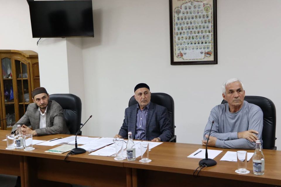 Председатель Народного Собрания Республики Ингушетия Магомет Тумгоев провел встречу с жителями Пригородного района по вопросу улучшения транспортного сообщения между населенными пунктами Республики Ингушетия и Республики... Председатель Народного Собрания Республики Ингушетия Магомет Тумгоев провел встречу с жителями Пригородного района по вопросу улучшения транспортного сообщения между населенными пунктами Республики Ингушетия и Республики...