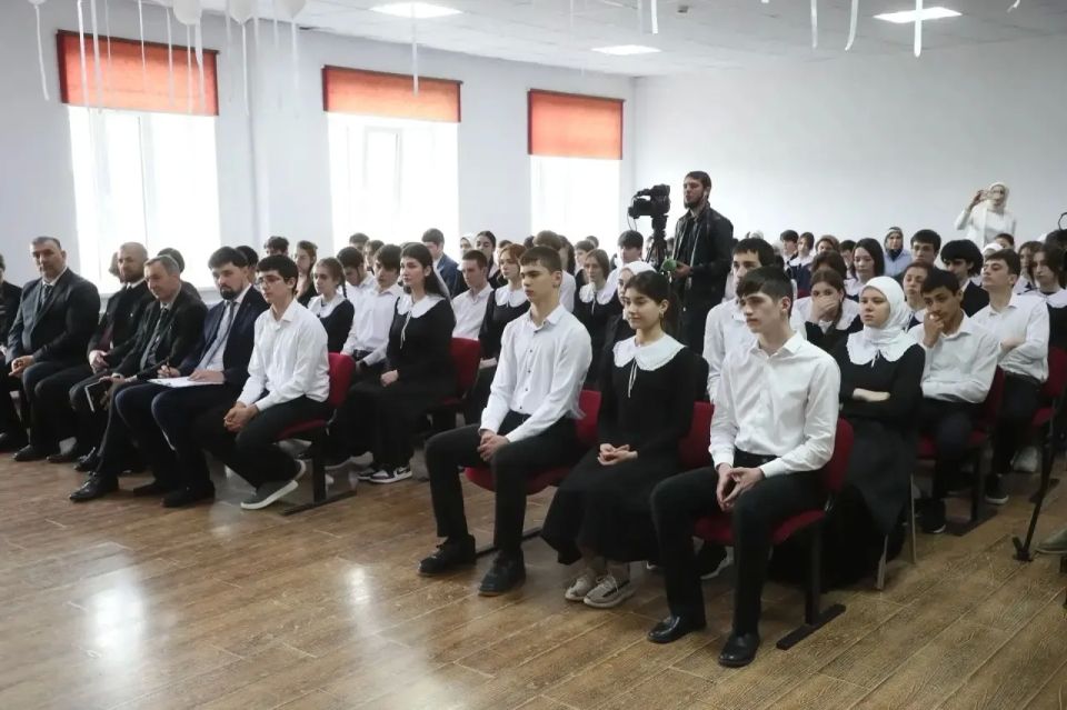 Глава Ингушетии провел «Разговор о важном» со школьниками Сунжи Глава Ингушетии провел «Разговор о важном» со школьниками Сунжи