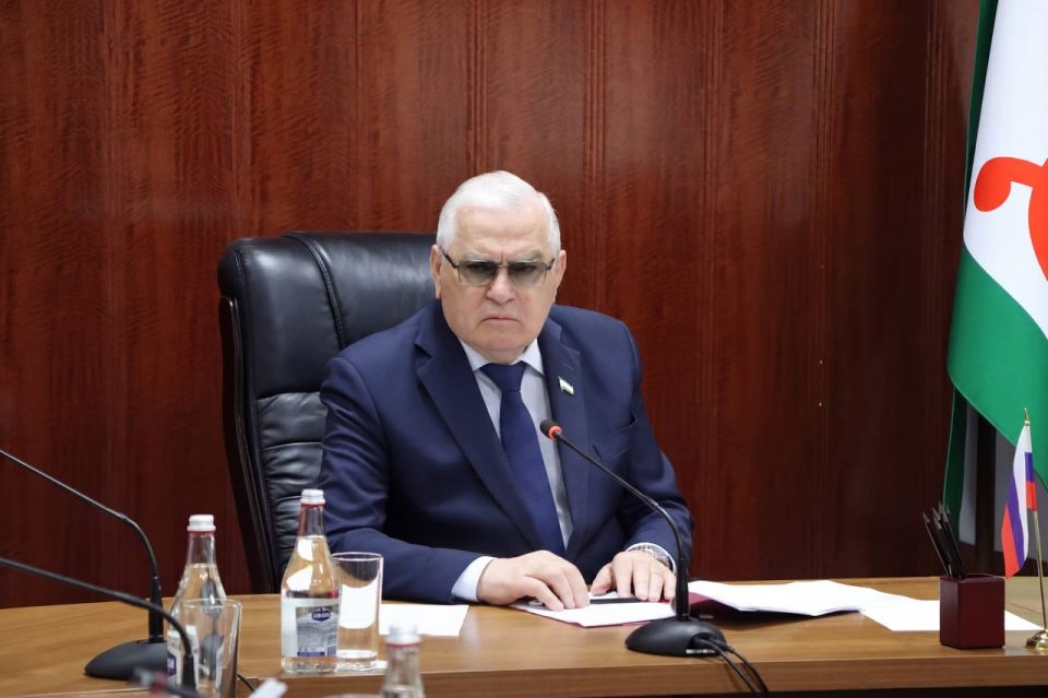 Председатель Народного Собрания Республики Ингушетия Магомет Тумгоев провел встречу с жителями Пригородного района по вопросу улучшения транспортного сообщения между населенными пунктами Республики Ингушетия и Республики...