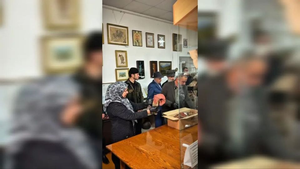 В музей краеведения Ингушетии передали первую партию находок из башенного комплекса «Гирети» — около 40 фрагментов средневекового текстиля (одежда, детали костюмов)