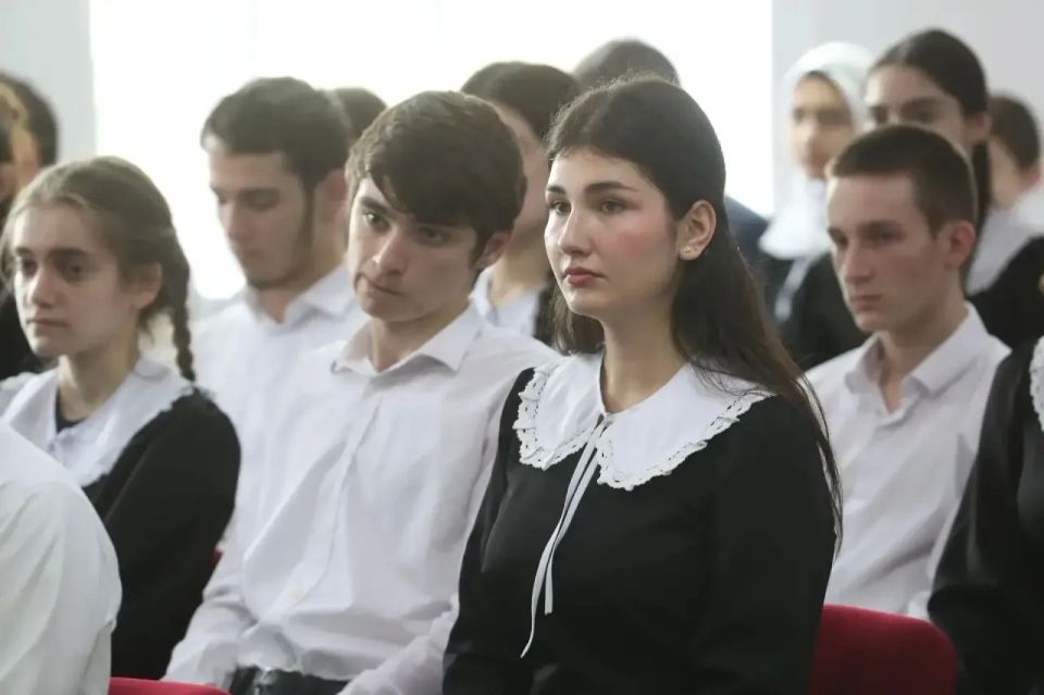 Глава Ингушетии провел «Разговор о важном» со школьниками Сунжи Глава Ингушетии провел «Разговор о важном» со школьниками Сунжи