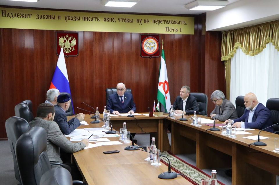 Председатель Народного Собрания Республики Ингушетия Магомет Тумгоев провел встречу с жителями Пригородного района по вопросу улучшения транспортного сообщения между населенными пунктами Республики Ингушетия и Республики... Председатель Народного Собрания Республики Ингушетия Магомет Тумгоев провел встречу с жителями Пригородного района по вопросу улучшения транспортного сообщения между населенными пунктами Республики Ингушетия и Республики...