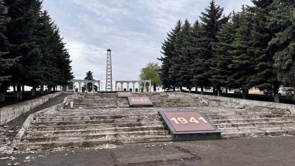 Махмуд-Али Калиматов: В нашей республике проводится большая работа по сохранению и благоустройству памятных мест, связанных с историей Великой Отечественной войны и подвигом нашего народа Махмуд-Али Калиматов: В нашей республике проводится большая работа по сохранению и благоустройству памятных мест, связанных с историей Великой Отечественной войны и подвигом нашего народа