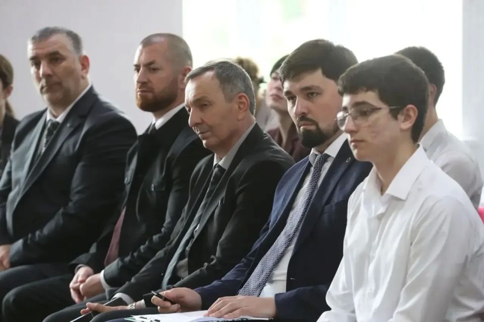 Глава Ингушетии провел «Разговор о важном» со школьниками Сунжи Глава Ингушетии провел «Разговор о важном» со школьниками Сунжи