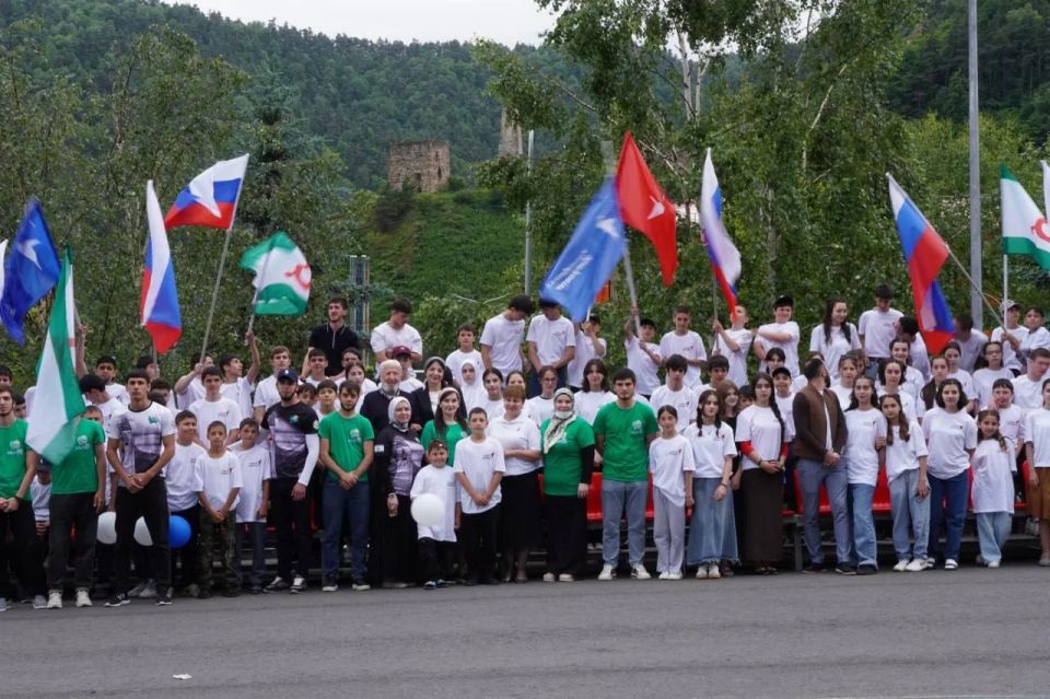 Махмуд-Али Калиматов: Сегодня свой праздник отмечают Первые, Орлята, Юнармейцы, юные Волонтёры Победы, Волонтёры-медики и представители других детских организаций, созданных по инициативе Президента России Махмуд-Али Калиматов: Сегодня свой праздник отмечают Первые, Орлята, Юнармейцы, юные Волонтёры Победы, Волонтёры-медики и представители других детских организаций, созданных по инициативе Президента России